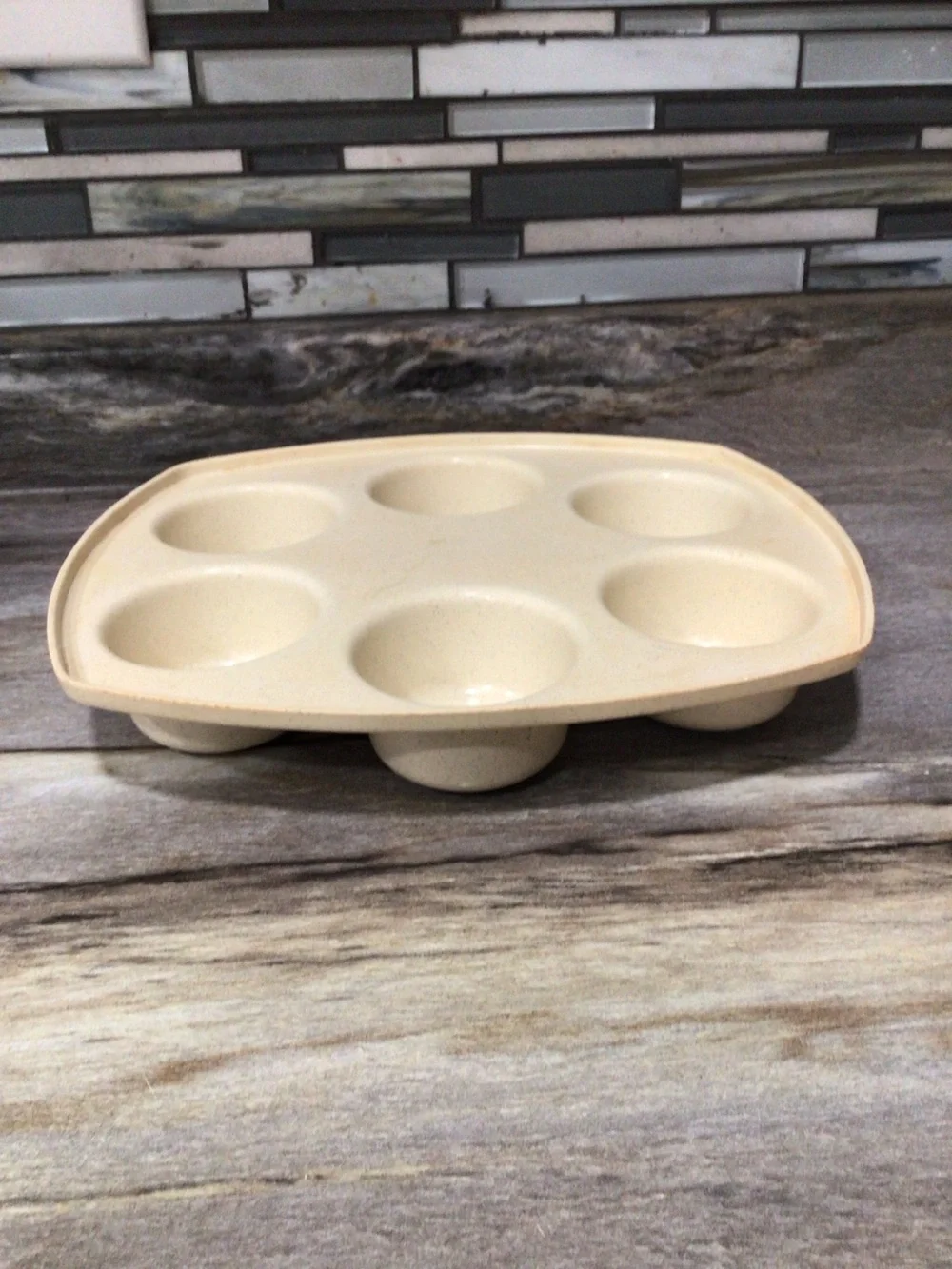 Vintage 1980s Club 6 Cup Muffin Pan Microwave Oven Safe USA Bakeware